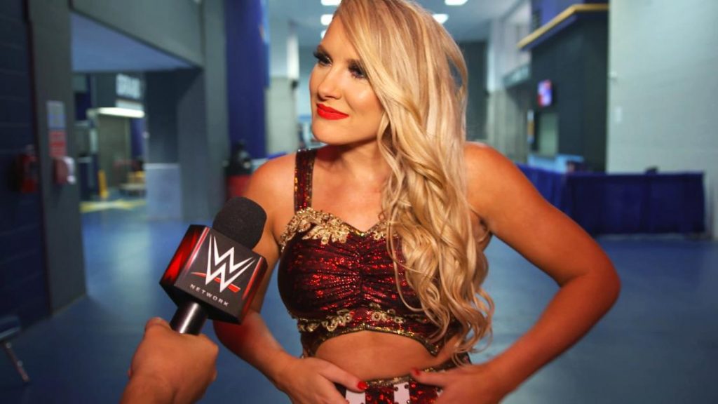 Lacey Evans da buenas noticias sobre su embarazo