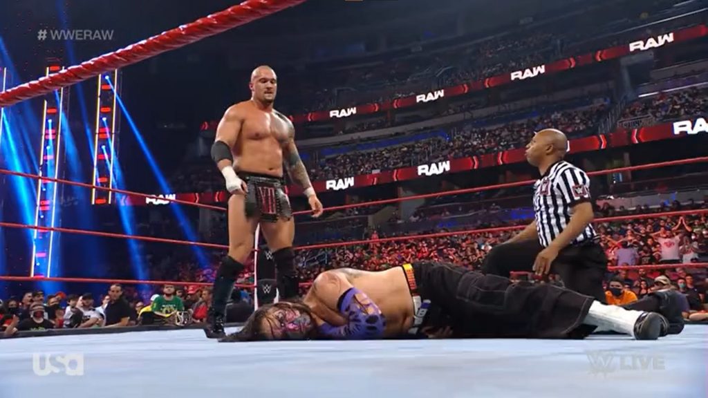 Jeff Hardy regresa en WWE Raw y pierde ante Karrion Kross