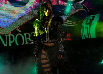 Blair Davenport es suspendida indefinidamente