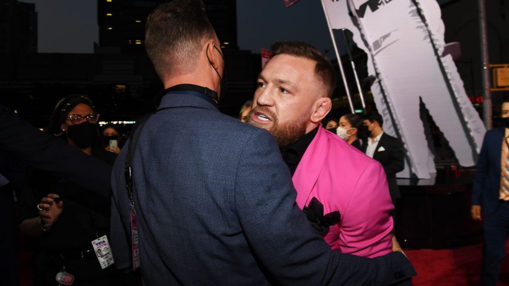 Conor McGregor, involucrado en un altercado con Machine Gun Kelly en los MTV Video Music Awards