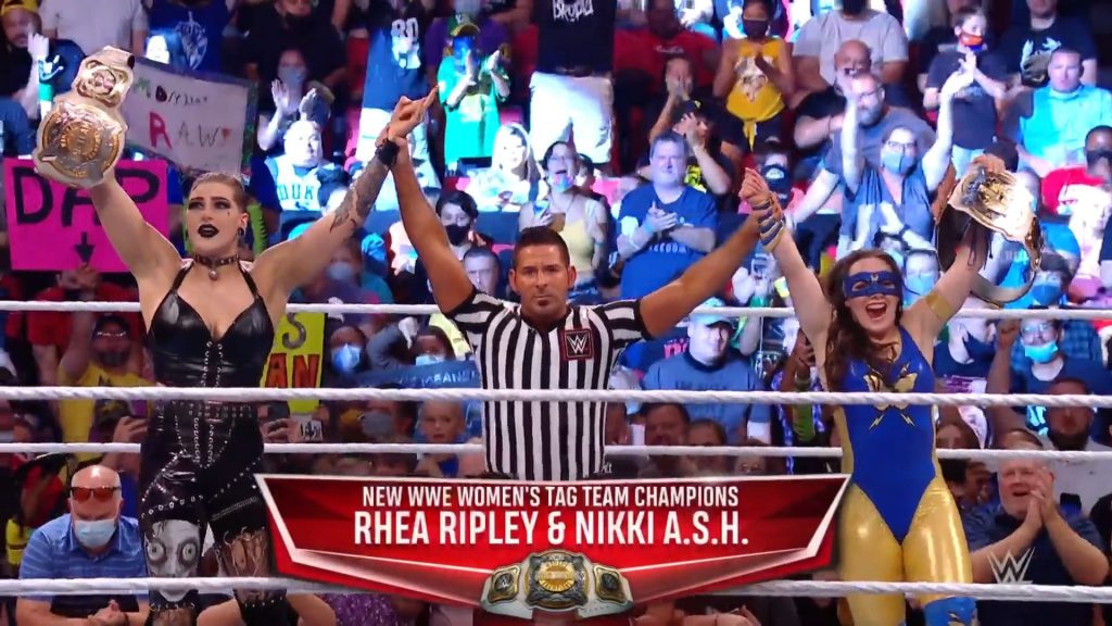 Rhea Ripley y Nikki A.S.H. ganan el Campeonato Femenino por Parejas en RAW