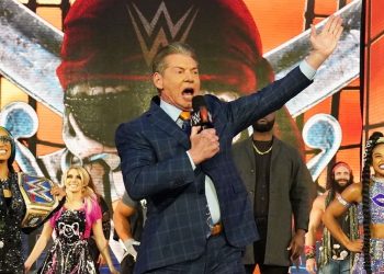 Nick Khan no está seguro de si Vince McMahon seguirá en WWE tras la posible venta