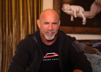 Goldberg regresa en RAW tras más de un mes de ausencia