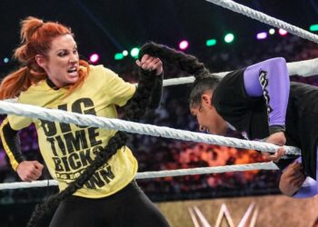Becky Lynch da un emotivo mensaje después de su victoria en Crown Jewel 2021