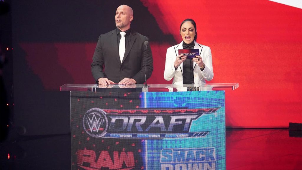 WWE informó a sus superestrellas su traspaso de marca en el último momento
