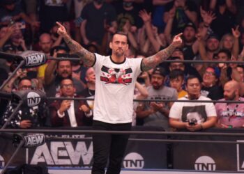 Eric Bischoff: "CM Punk no está haciendo nada en AEW"