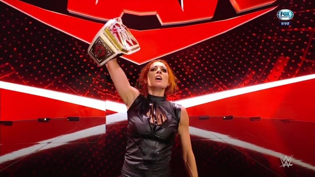 Becky Lynch retiene el Campeonato Femenino de Raw