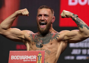 Jey Uso invita a Conor McGregor a pisar WWE