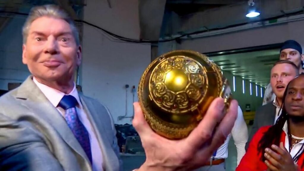 Plan original de la 'storyline' del huevo de oro de 100 millones de dólares de Vince McMahon