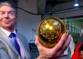 Plan original de la 'storyline' del huevo de oro de 100 millones de dólares de Vince McMahon