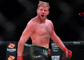 Jake Hager niega que su pelea ante Jon Jones sea oficial