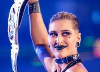 Booker T compara a Rhea Ripley con Hulk Hogan