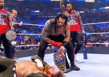 Roman Reigns derrota a Sami Zayn y retiene el Campeonato Universal en SmackDown