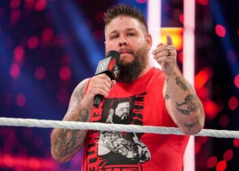 Tony Khan habla sobre la renovación de Kevin Owens con WWE