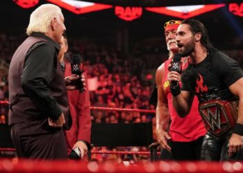 Ric Flair critica a Seth Rollins por asustarse tras ser atacado por un espectador en RAW