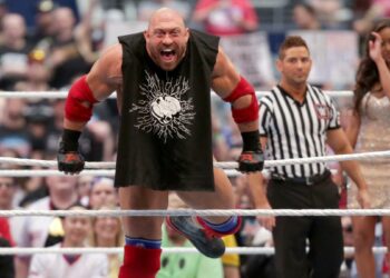 Ryback amenaza con exponer a WWE por silenciarlo
