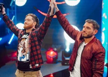 Kyle O'Reilly y Johnny Gargano se despiden de los fans de NXT después del show