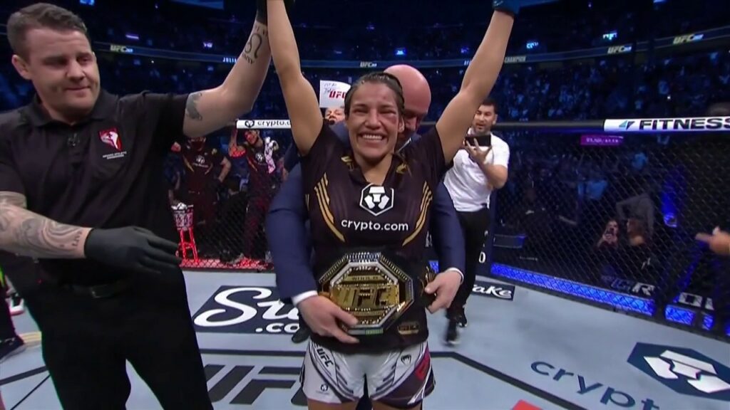 Julianna Peña hace historia acabando con el reinado de Amanda Nunes en UFC 269