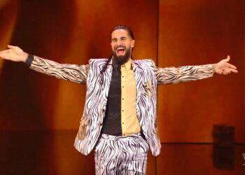 Seth Rollins menciona la diferencia entre Pat McAfee y Logan Paul