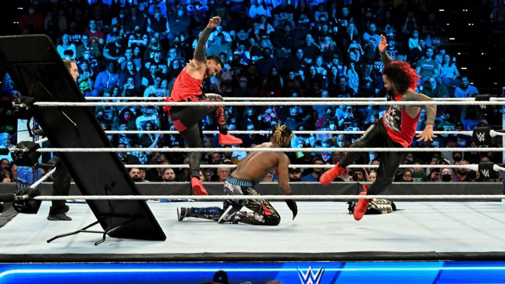 The Usos retienen los Campeonatos en Parejas tras derrotar a The New Day en SmackDown