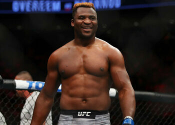 Francis Ngannou firma con PFL