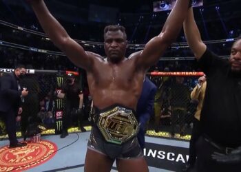 Francis Ngannou derrota a Ciryl Gane en UFC 270 y retiene el Campeonato de Peso Pesado