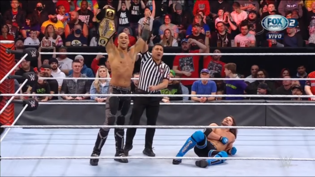 Damian Priest retiene el Campeonato de Estados Unidos después de vencer a AJ Styles en WWE RAW