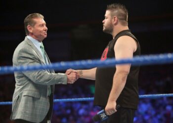 Kevin Owens revela que Vince McMahon en persona le pidió que renovara con WWE