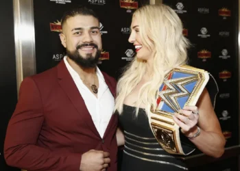 Charlotte Flair afirma que le gustaría trabajar con Andrade el Ídolo en televisión