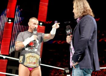 CM Punk: "Bret Hart debería ser de esos tipos que gana millones de dólares por luchar en Arabia Saudita"