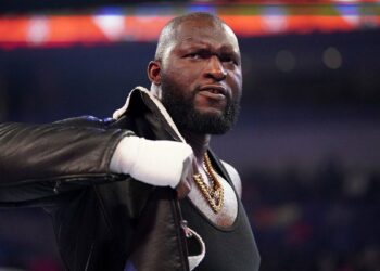 Omos estaría programado para tener un combate individual en WrestleMania 38