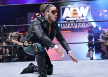 Joey Janela abandona AEW y es oficialmente agente libre