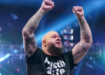 Mick Foley reacciona a la imitación que hizo Kevin Owens de Stone Cold en el pasado WWE RAW