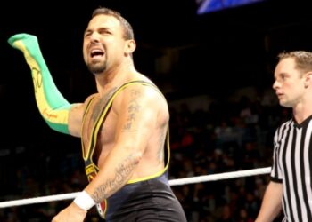 Santino Marella revela el origen de "La Cobra"
