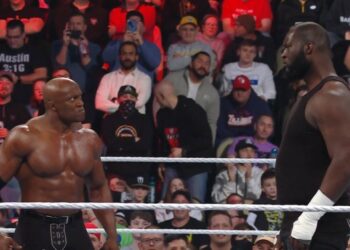 Bobby Lashley regresa y se enfrentará a Omos en WrestleMania 38