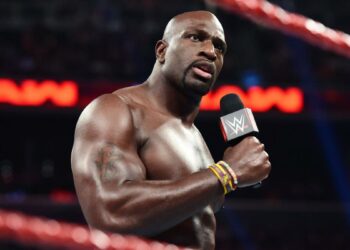 Titus O'Neil: "Aún no estoy retirado"