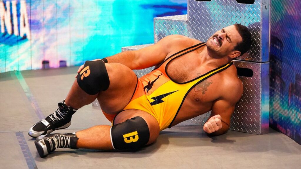 Rick Boogs sufre una lesión legítima durante la primera noche de WrestleMania 38.