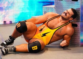 Rick Boogs sufre una lesión legítima durante la primera noche de WrestleMania 38.