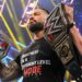 Roman Reigns nombra a The Rock durante un evento en vivo de WWE