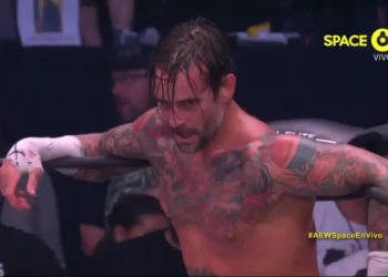 CM Punk vence a Penta Oscuro en AEW Dynamite