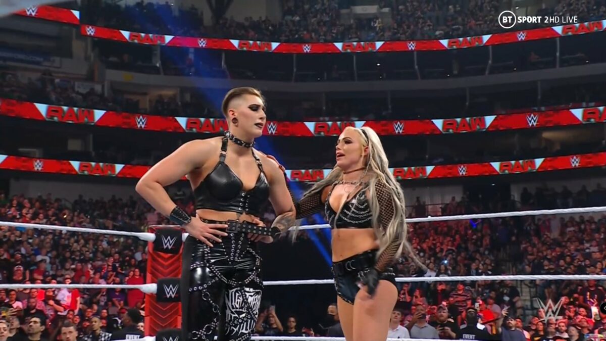 Rhea Ripley amaga con terminar su alianza con Liv Morgan en WWE RAW