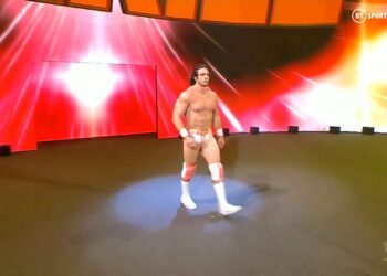 Elias regresa en RAW bajo el nombre de Ezekiel