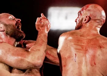 Jon Moxley vence a Biff Busick en GCW Josh Barnett's Bloodsport 8