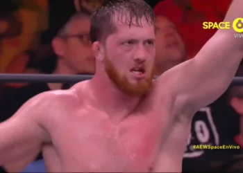 Kyle O'Reilly clasifica a la Owen Hart Cup masculina 2022