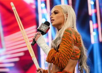 La subasta por el látigo de Liv Morgan usado en WrestleMania 38 supera los 5 mil dólares