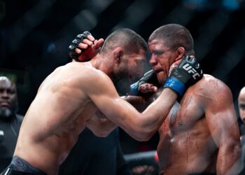 Khamzat Chimaev derrota a Gilbert Burns en UFC 273 en una de las peleas del año