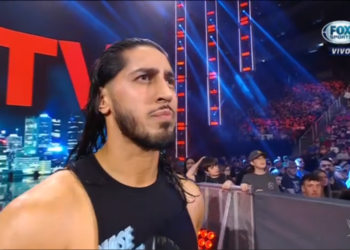 Mustafa Ali regresa a WWE RAW y reta a Theory