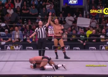 Adam Cole clasifica a las semifinales de la Owen Hart Cup masculina 2022