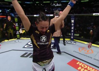 Carla Esparza consigue el Campeonato de Peso Paja Femenino tras derrotar a Rose Namajunas en UFC 274