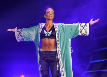 Serena Deeb sufrió tres convulsiones desde octubre, pero ahora está autorizada para luchar